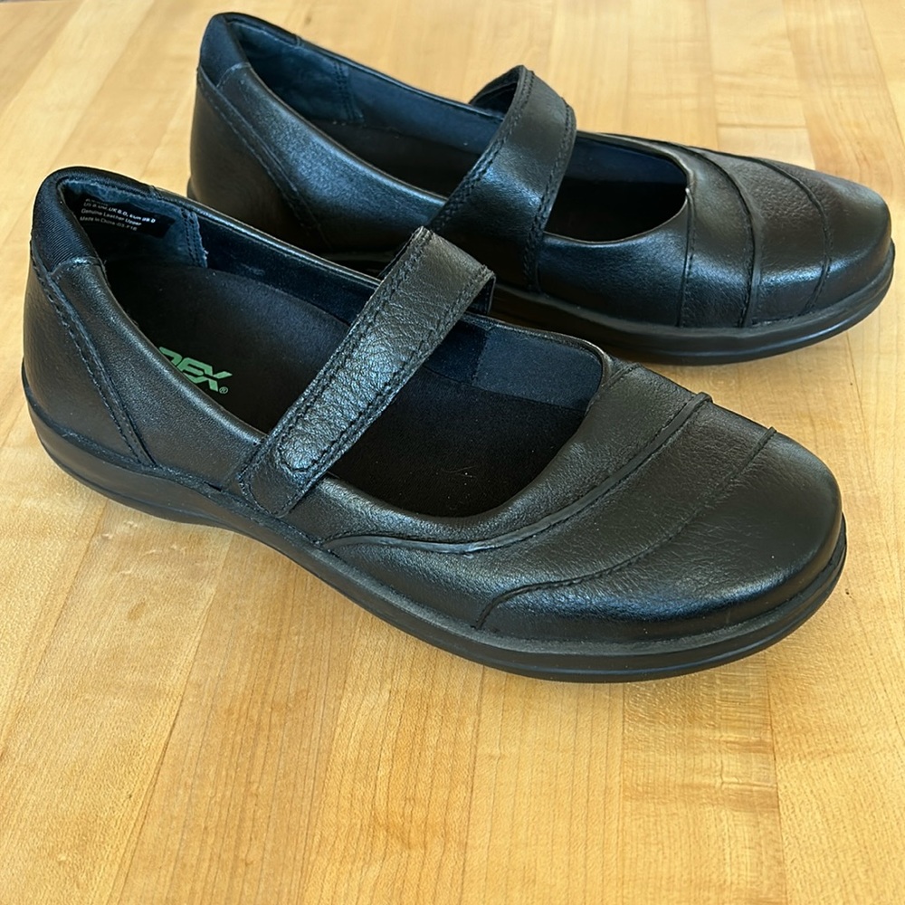 Apex Black Classic Mary Janes ‘Lisa’. Size 8